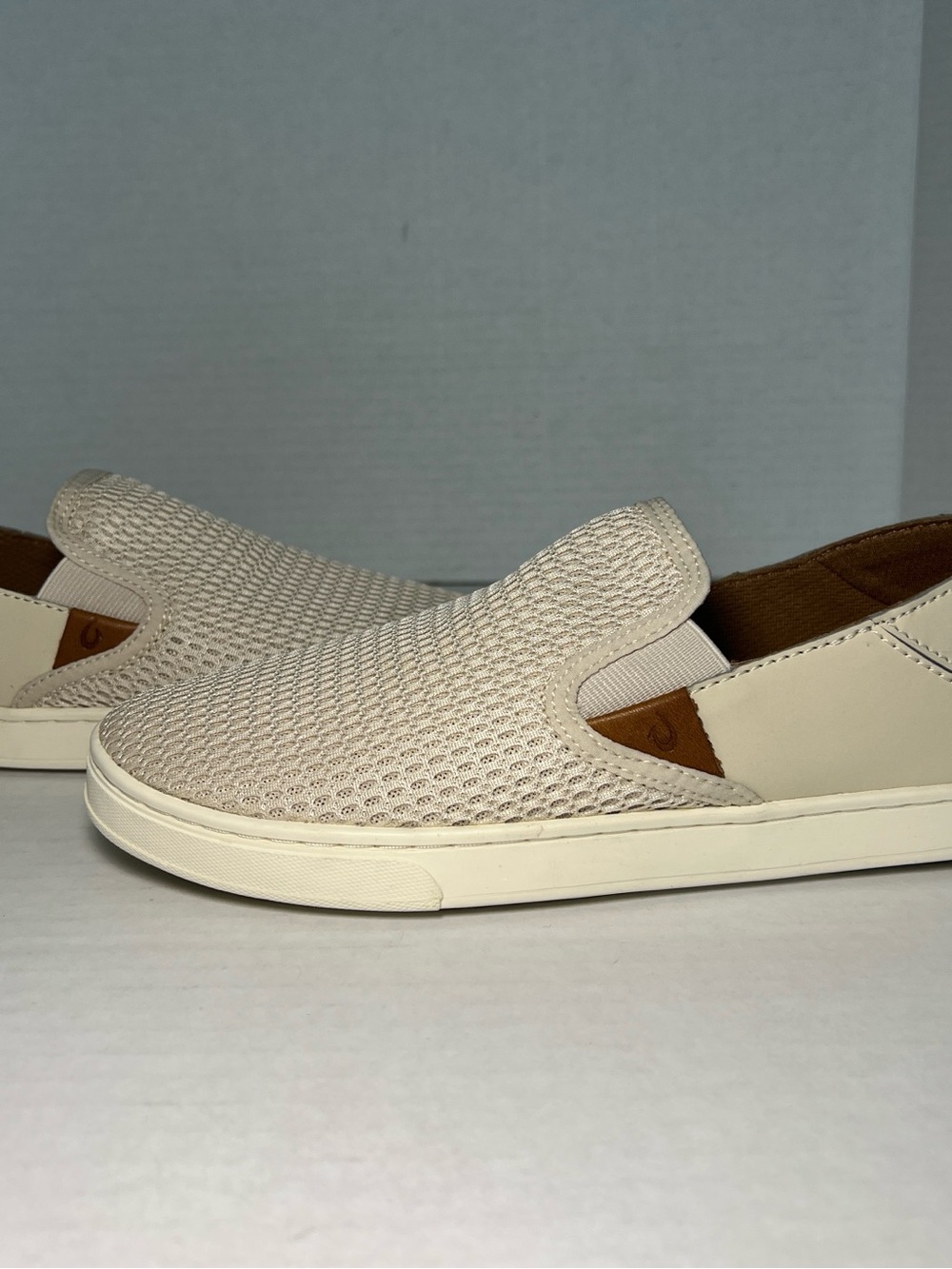 OluKai Pehuea  Women’s Breathable Slip-On Shoes.Color is tapa Size 7